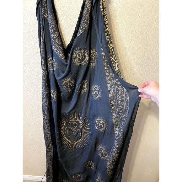 Black "OM" Symbol Meditation Tapestry/Sarong W/ Gold Screen Printed Detail Yoga - Picture 3 of 10